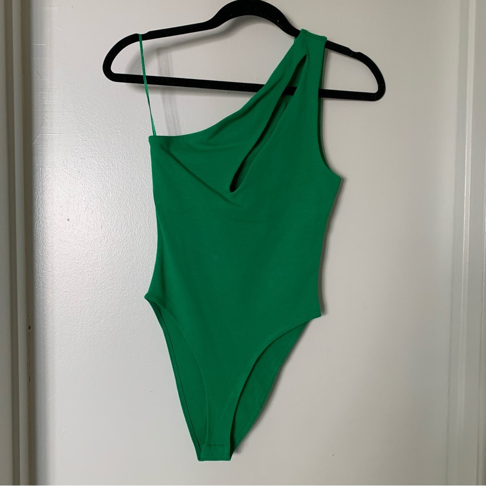 4/$25 NWT Zara Green Cutout Bodysuit